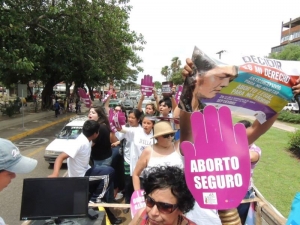 Activistas en favor de la despenalización del Aborto, marchan en Santa Cruz, en el marco de la Campaña 28 de Septiembre