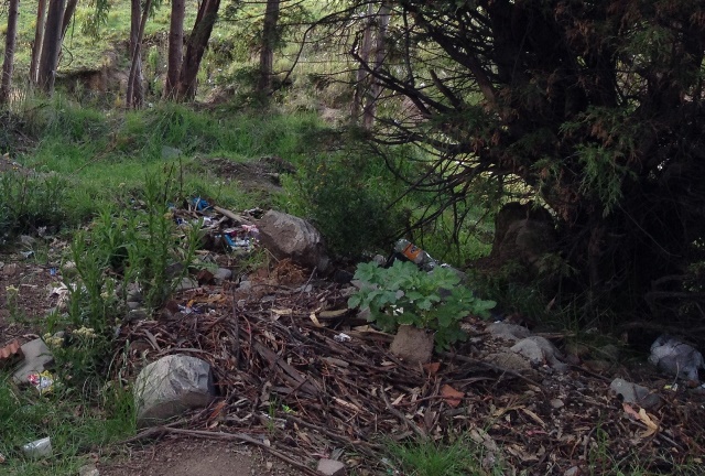 Basura en predios de la Unibol, en Cuyahuani.