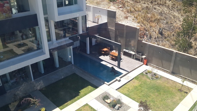 La tentación de fotografiar casas desde el teleférico. Foto: Iblin Linarez.