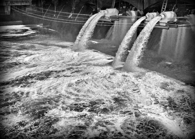 Agua via photopin (license)