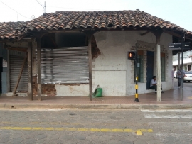 A muro caído, remiendo de aluminio