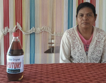 Luisa Chuvé también prepara la infusión de kutuki con los saberes ancestrales de su comunidad.