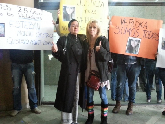 Renee Gurley, que recientemente ganó un juicio por violación, acudió al Palacio de Justicia el día 15 para apoyar a la familia.