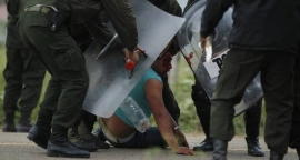 Represión en Takovo Mora.