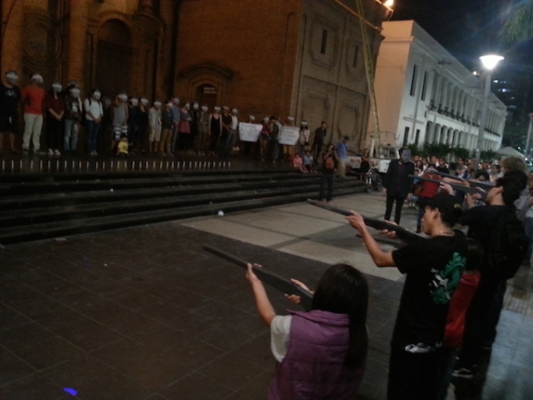 &quot;¿Por qué nada sabemos de 43 estudiantes?&quot;