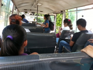 Guía para usar los micros o cómo sobrevivir en el transporte cruceño