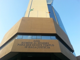Fachada del Palacio de Justicia de Santa Cruz.