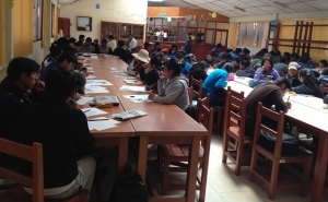 Estudiantes de la Unibol; los becados viven en internado.