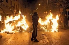 Tras tomar los predios de la UMSS los &quot;estudiantes de base&quot; prendieron fuego para iniciar su vigilia