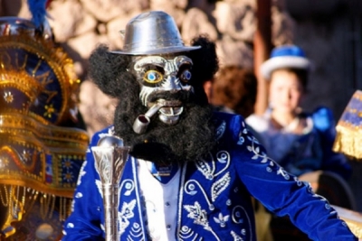 Tipampa markarux panqar panqar pachax jach’a phunchhäwimpiw purini