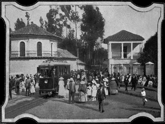 Tranvía arribando al Parque Cala Cala