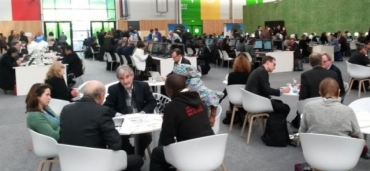Consultas y negociaciones en todos los espacios de Le Bourget, la sede la COP21.