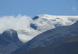 En Retamani, los agricultores producen todo el año con el agua del glaciar Mururata