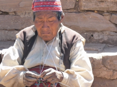 Ingeniería Textil yatintañ thakhinx yaqhip yatiqir waynanakax jaytxapxiwa, jilpachax tawaqunakakiw yatintasipki