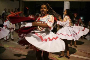 Día de los Derechos Humanos a ritmo de saya