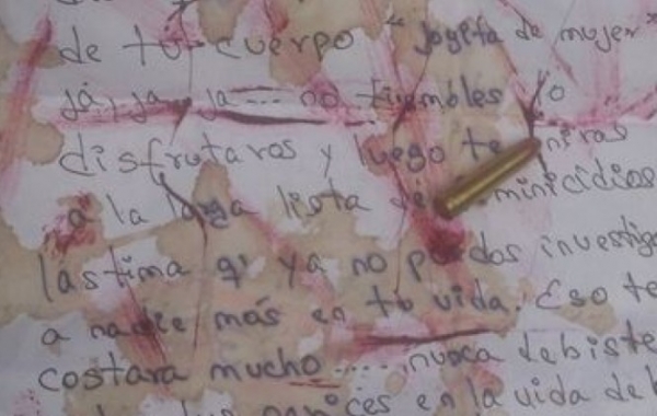 Carta de amenaza anónima contra Scarlet Pacheco.