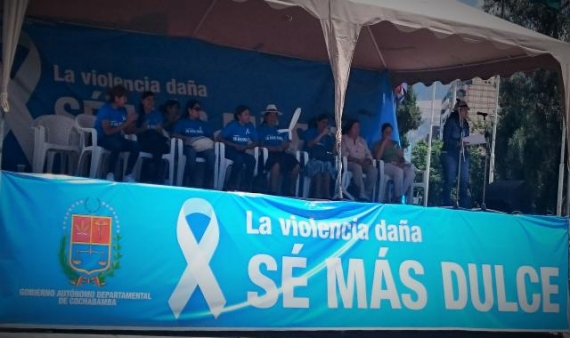 &quot;Sé más dulce&quot;: Eslogan de la gobernación cochabambina contra la violencia de género es criticado