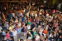 26 de Octubre de 2012, el día del “Manzanazo”. Cientos de personas se reunieron en la Manzana Uno con sus manzanas en alto para decir no al desalojo de la galería.