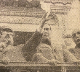 Torres lanza su último mensaje ante sus seguidores, desde el balcón del Palacio, el viernes 20 de agosto.