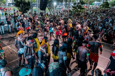 La Cúpula de los Pueblos tuvo su apertura oficial ante cientos de personas en un acto junto a lideres sociales.